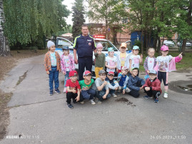 Учим правила дорожного движения Учим правила дорожного движения.